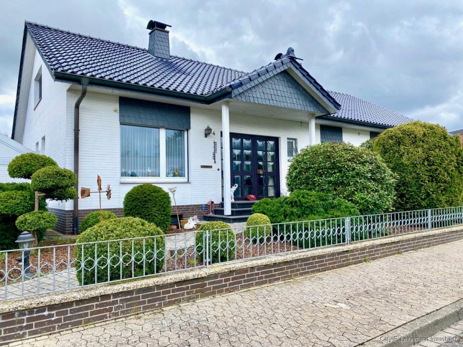 Ansicht Stra�e Einfamilienhaus Burgwedel / Wettmar