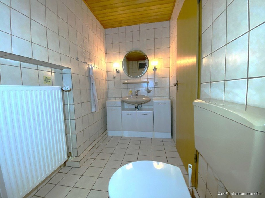 EG Bad mit Badewanne Doppelhaush�lfte Burgwedel / Wettmar