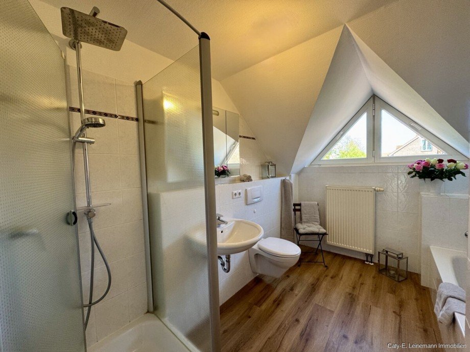 OG Badezimmer Reihenhaus Isernhagen / Hohenhorster Bauerschaft