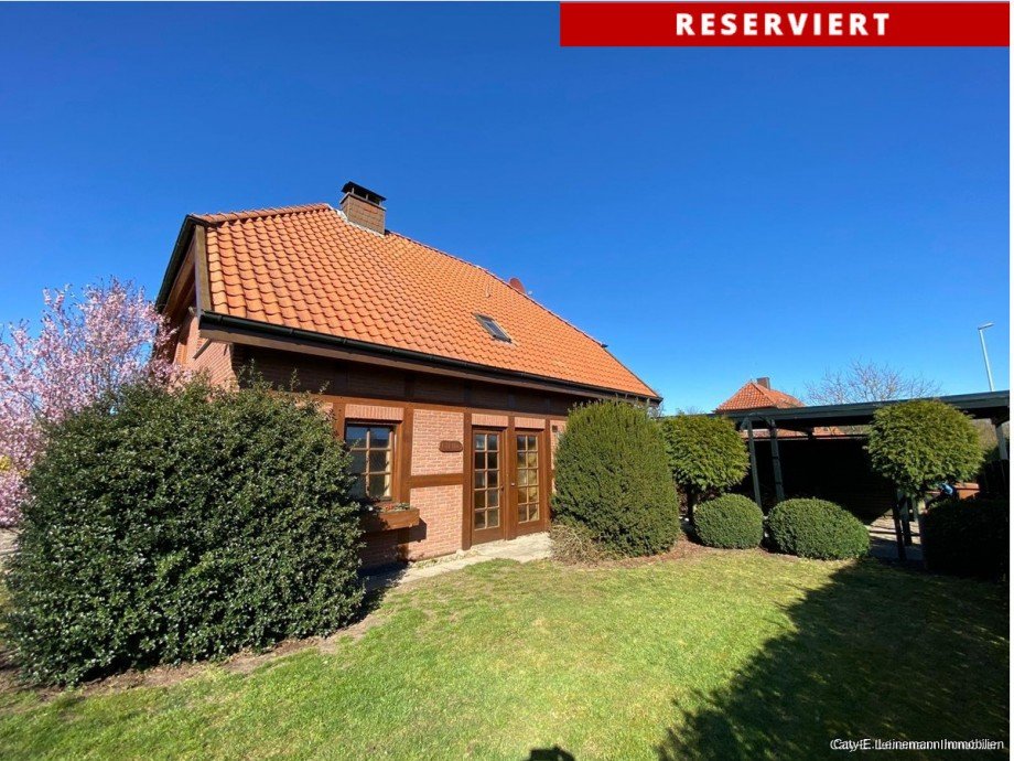 Front mit Carport Einfamilienhaus Burgwedel / Engensen