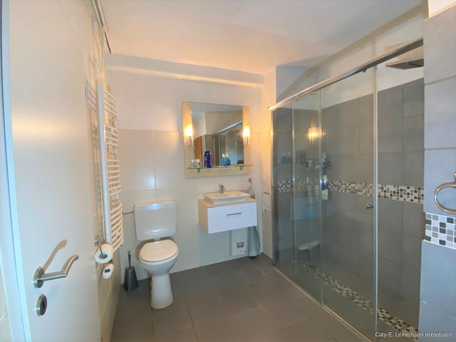 Bad mit Maxidusche EG Einfamilienhaus Wittingen