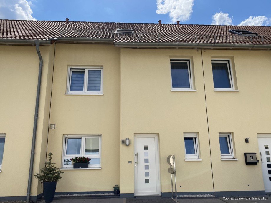Frontansicht Reihenmittelhaus Langenhagen / Kaltenweide