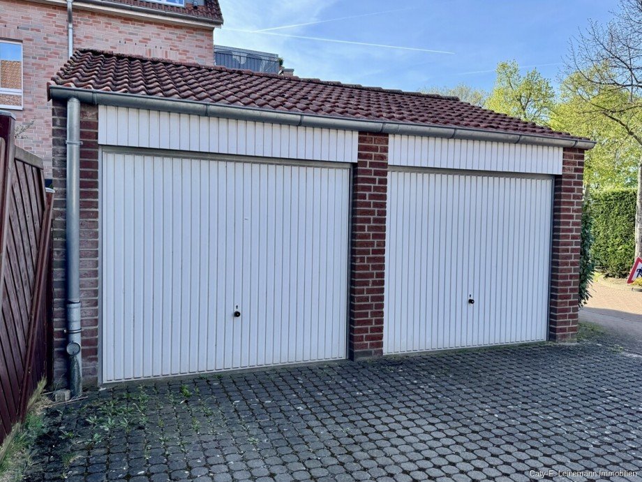 Ansicht Garage (links) Reihenhaus Isernhagen / Hohenhorster Bauerschaft