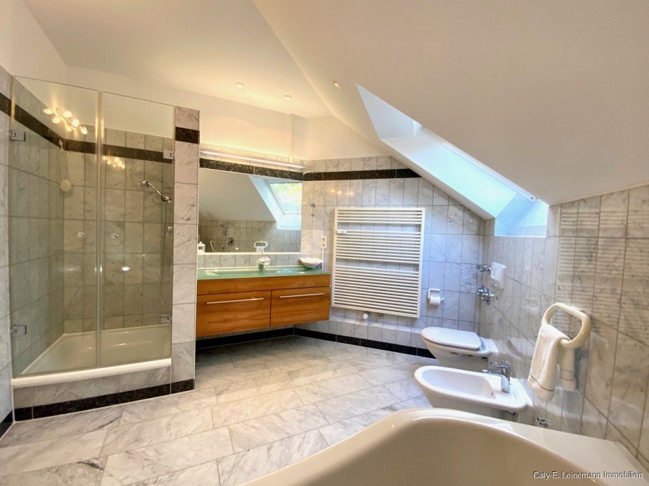 Badezimmer Etagenwohnung Hannover / Isernhagen-S�d