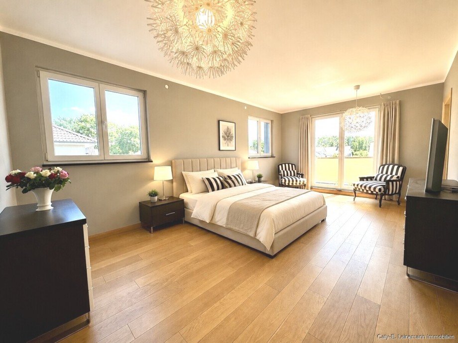 OG Schlafzimmer mit Zugang zum Ankleidezimmer Einfamilienhaus Garbsen / Berenbostel