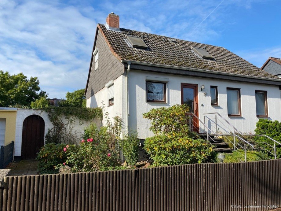 Front Einfamilienhaus Isernhagen / Stelle
