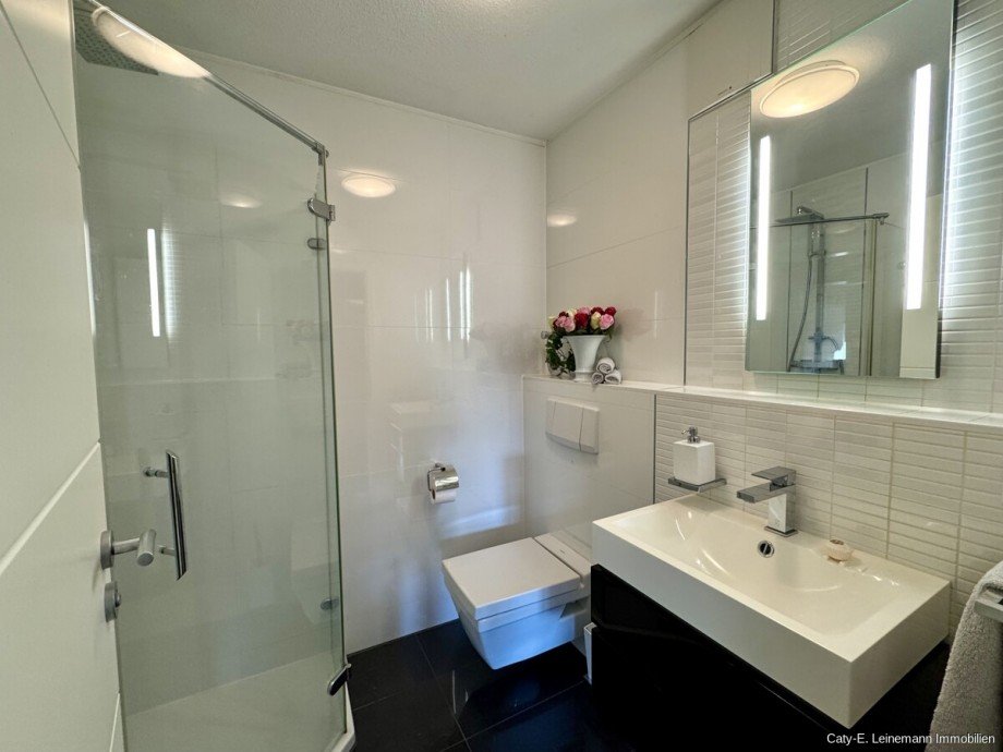 G�ste-WC mit Dusche Erdgeschosswohnung Burgdorf
