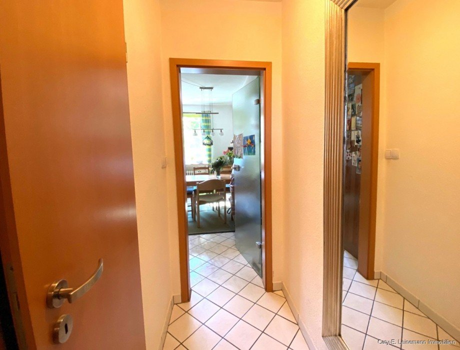 Flur zum Bad und zur K�che Erdgeschosswohnung Burgwedel / Gro�burgwedel