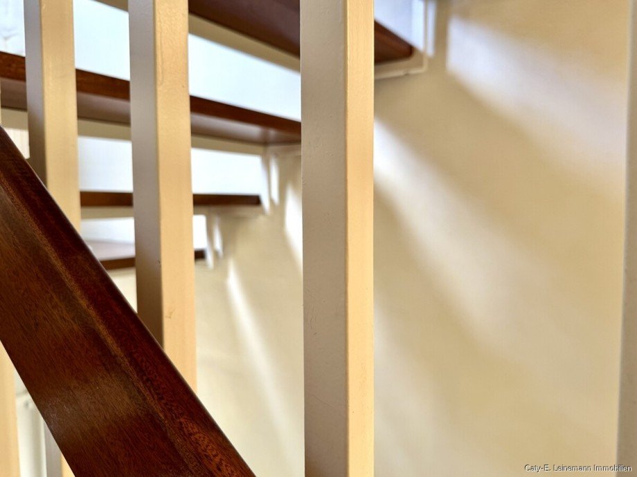 Massivholztreppe Impression Reihenendhaus Isernhagen / Hohenhorster Bauerschaft