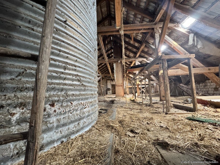 Heuboden mit Futtersilos Haus Isernhagen / Hohenhorster Bauerschaft
