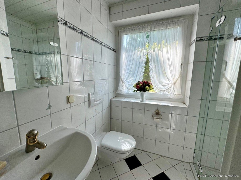 G�ste-WC mit Dusche Einfamilienhaus Burgwedel / Kleinburgwedel